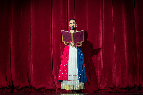 4-Kruthi-Shagun-Show1__VV18570