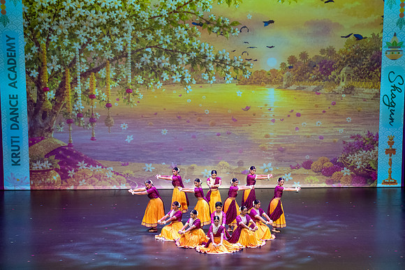 20-Kruthi-Shagun-Show1_DSC09317