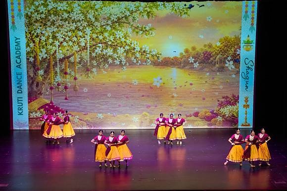 77-Kruthi-Shagun-Show1_DSC09327