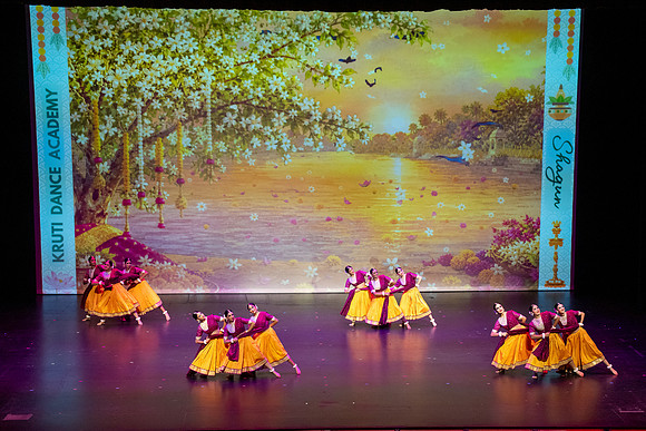 80-Kruthi-Shagun-Show1_DSC09328