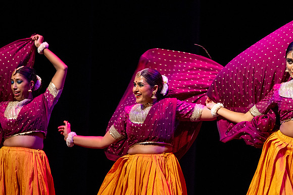 84-Kruthi-Shagun-Show1_VV203996