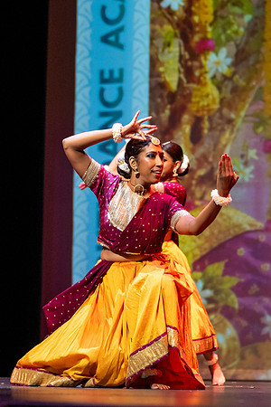 128-Kruthi-Shagun-Show1_VV204101
