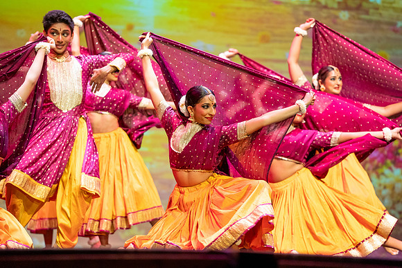 126-Kruthi-Shagun-Show1_CA209212-2