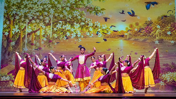 139-Kruthi-Shagun-Show1__VV18592