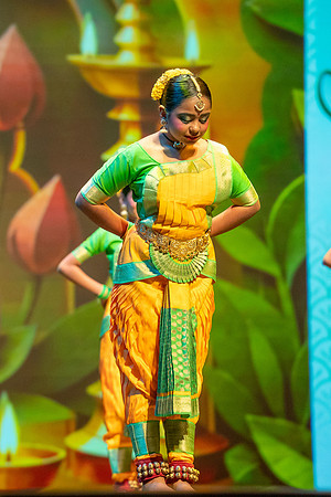 142-Kruthi-Shagun-Show1_CA209217-2