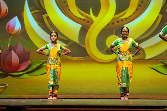 146-Kruthi-Shagun-Show1__VV18601