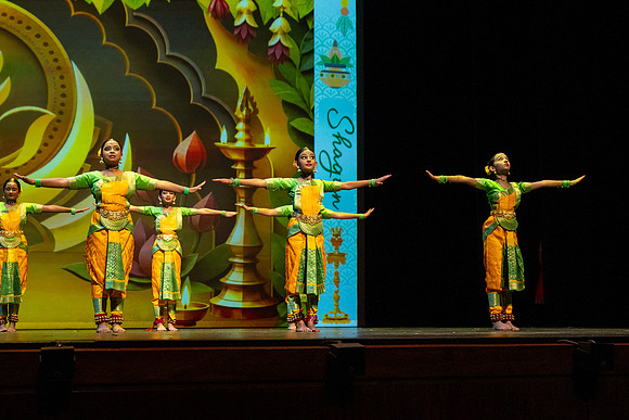 164-Kruthi-Shagun-Show1__VV18618