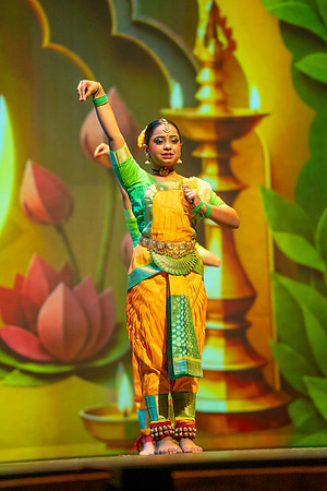 181-Kruthi-Shagun-Show1_CA209236-2