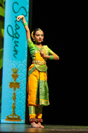 188-Kruthi-Shagun-Show1_VV204143