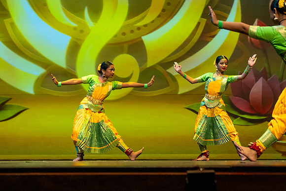 195-Kruthi-Shagun-Show1__VV18639