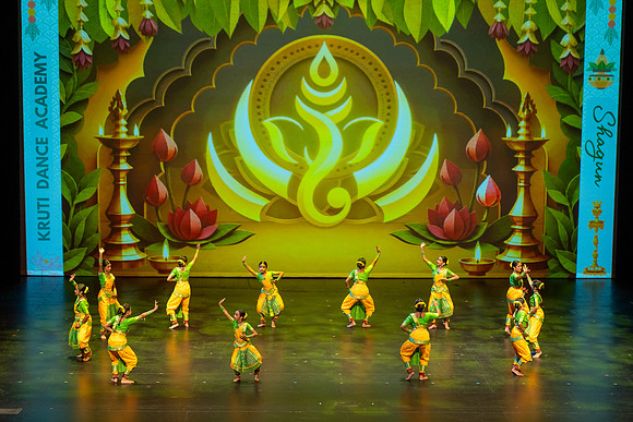 200-Kruthi-Shagun-Show1__A1V1328