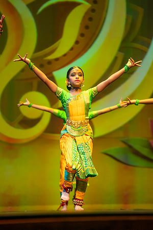 211-Kruthi-Shagun-Show1_CA209255-2
