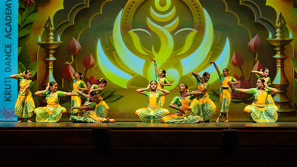 221-Kruthi-Shagun-Show1__VV18643