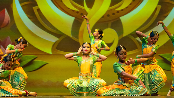 222-Kruthi-Shagun-Show1__VV18646