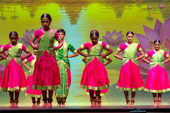 229-Kruthi-Shagun-Show1__VV18653
