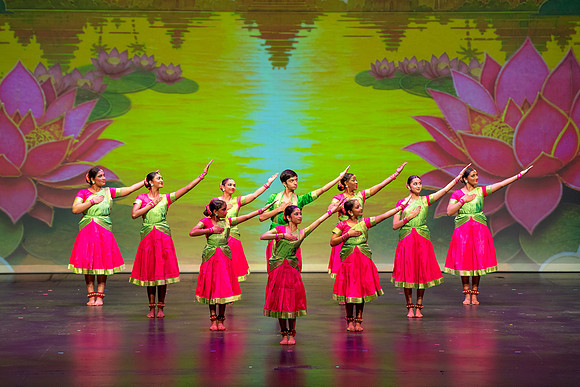 233-Kruthi-Shagun-Show1__DSC5993