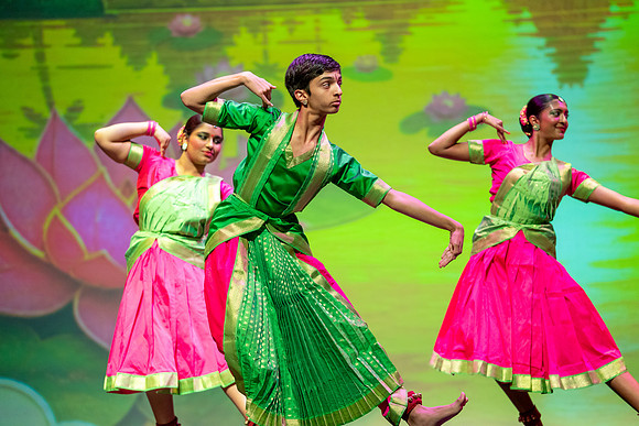 278-Kruthi-Shagun-Show1_CA209280-2