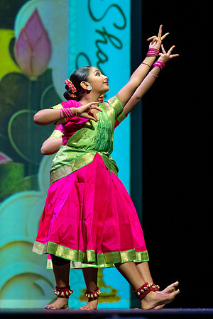 290-Kruthi-Shagun-Show1_VV204242