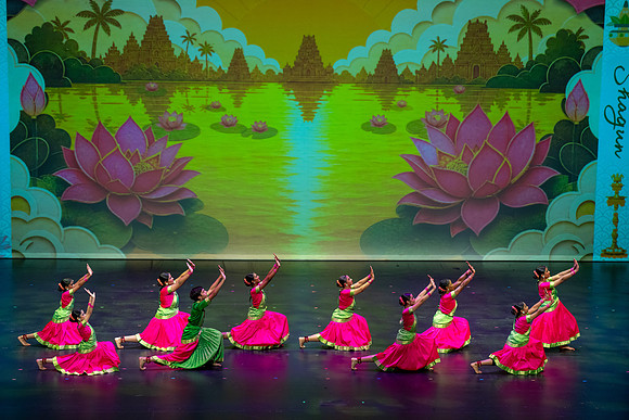 293-Kruthi-Shagun-Show1__A1V1509
