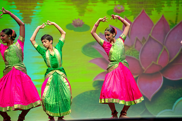 302-Kruthi-Shagun-Show1_CA209293-2