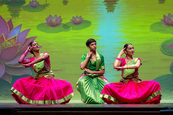 310-Kruthi-Shagun-Show1__VV18659