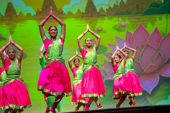313-Kruthi-Shagun-Show1_CA209297-2