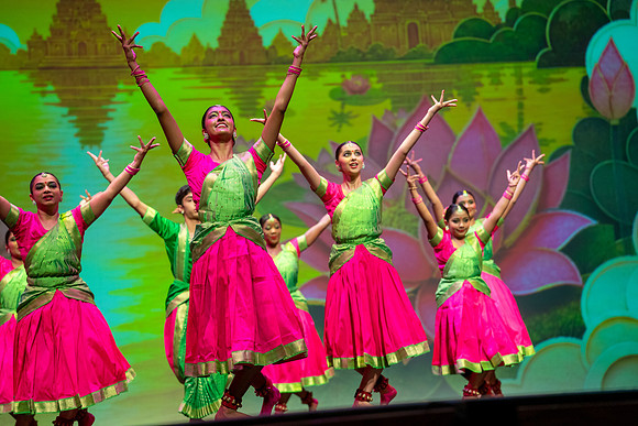 315-Kruthi-Shagun-Show1_CA209298-2