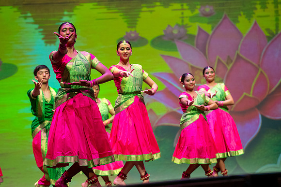 317-Kruthi-Shagun-Show1_CA209299-2