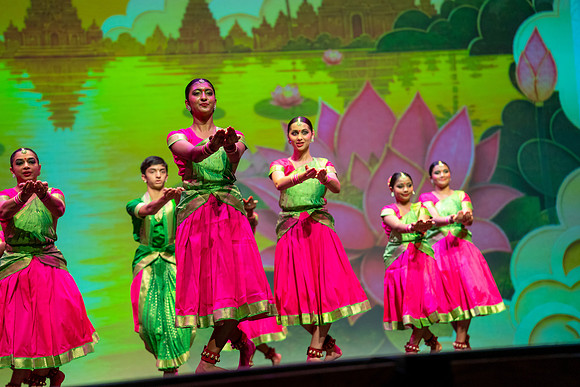 319-Kruthi-Shagun-Show1_CA209300-2