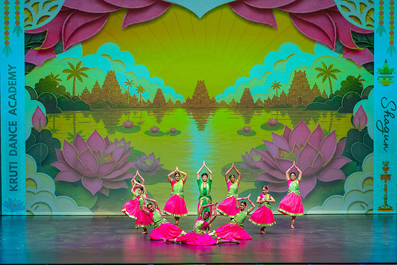 331-Kruthi-Shagun-Show1__DSC6105