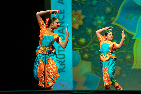371-Kruthi-Shagun-Show1_CA209319-2