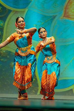 379-Kruthi-Shagun-Show1_VV204298