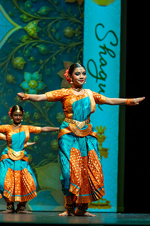 383-Kruthi-Shagun-Show1_VV204310