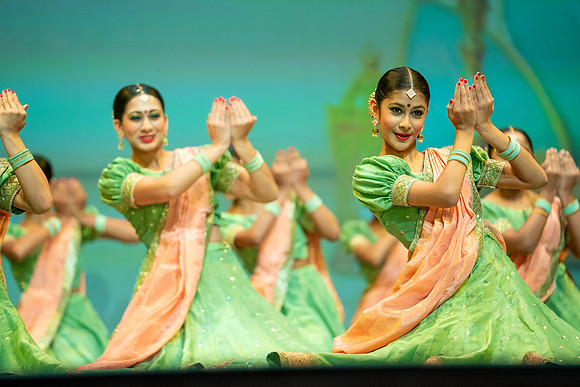 420-Kruthi-Shagun-Show1_CA209338