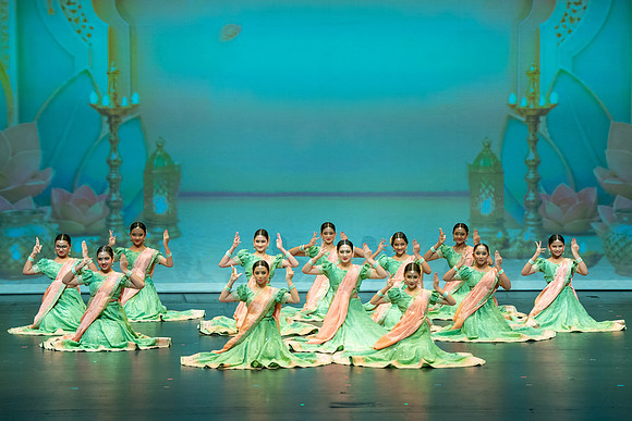 425-Kruthi-Shagun-Show1__DSC6200
