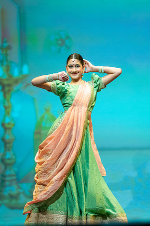 448-Kruthi-Shagun-Show1_CA209350-2