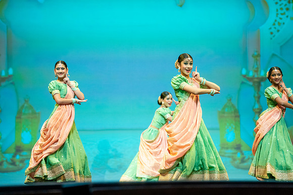 455-Kruthi-Shagun-Show1_CA209352-2