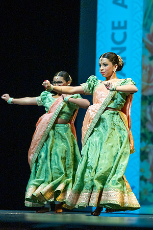 474-Kruthi-Shagun-Show1_VV204370