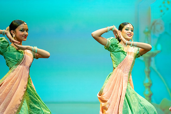 522-Kruthi-Shagun-Show1_CA209378-2
