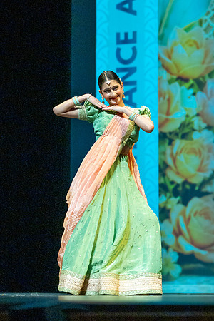 531-Kruthi-Shagun-Show1_VV204446
