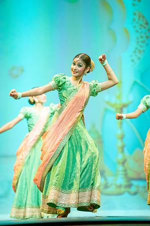 533-Kruthi-Shagun-Show1_CA209381-2