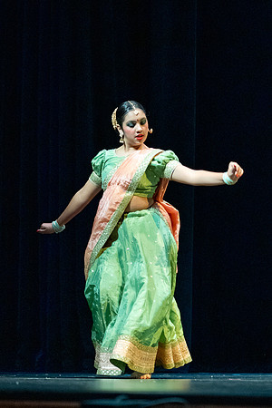 539-Kruthi-Shagun-Show1_VV204463