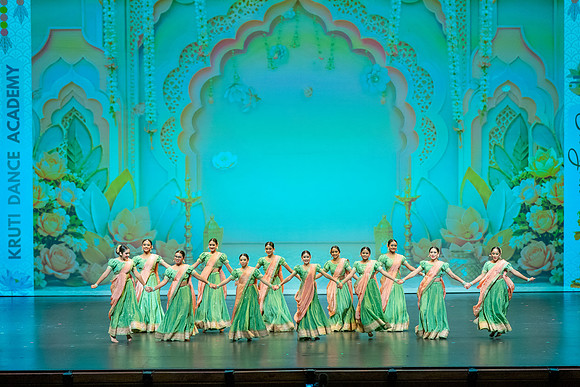 550-Kruthi-Shagun-Show1__DSC6300