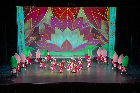 588-Kruthi-Shagun-Show1_DSC09344