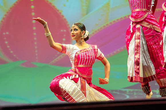 594-Kruthi-Shagun-Show1_CA209400-2
