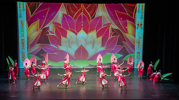 593-Kruthi-Shagun-Show1_DSC09352