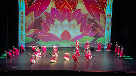595-Kruthi-Shagun-Show1_DSC09355