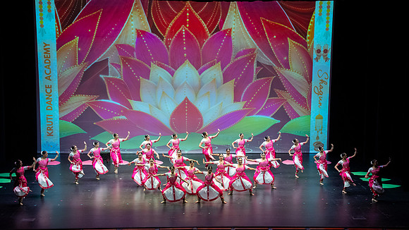 610-Kruthi-Shagun-Show1_DSC09374