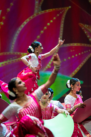 635-Kruthi-Shagun-Show1_VV204506