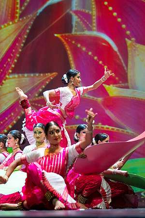 637-Kruthi-Shagun-Show1_VV204508